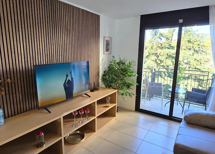 Nexthome Center & Pool Apartament *